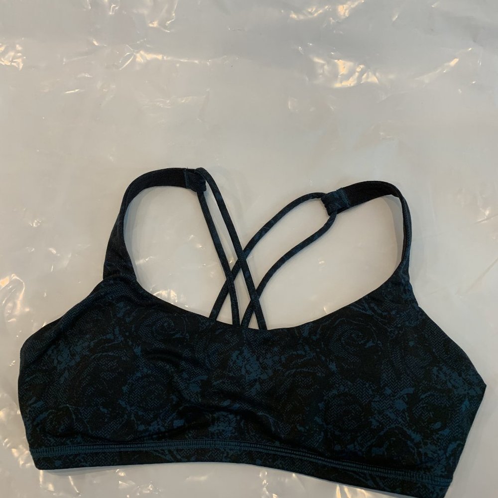 Lululemon Free to Be sports bra size 6 medium